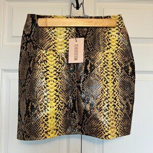 NWT - MISSGUIDED - Size 6 - Snake Print Mini-Skirt